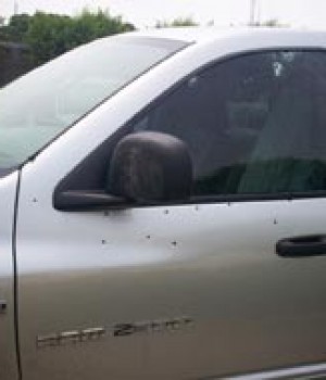 Impactos de bala en el carro
